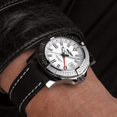 Breitling Avenger GMT A32397101A1X2