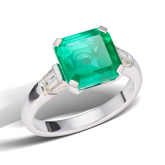 Emerald 3.93ct and Diamonds Ring