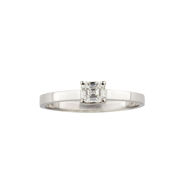 Preowned diamond solitaire ring